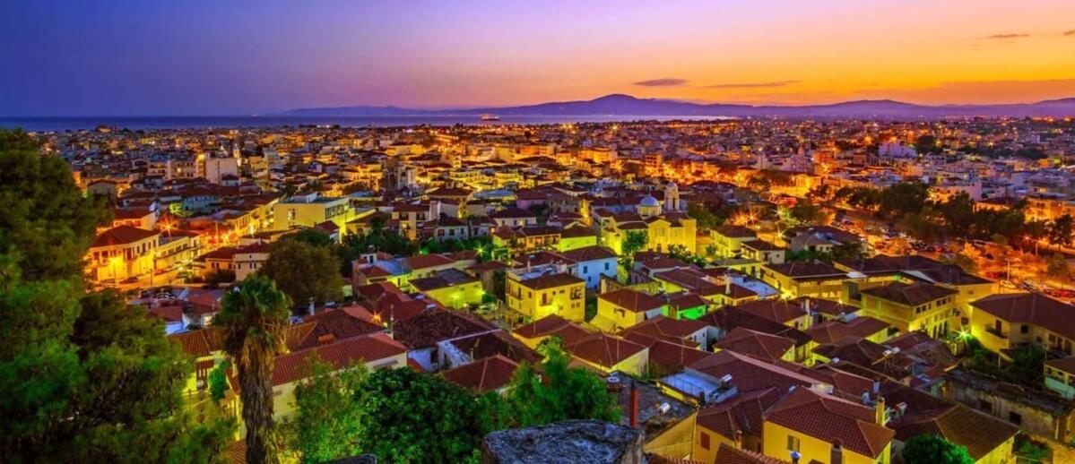 Summer Rose Garden Getaway - A Step To The Beach Καλαμάτα Εξωτερικό φωτογραφία